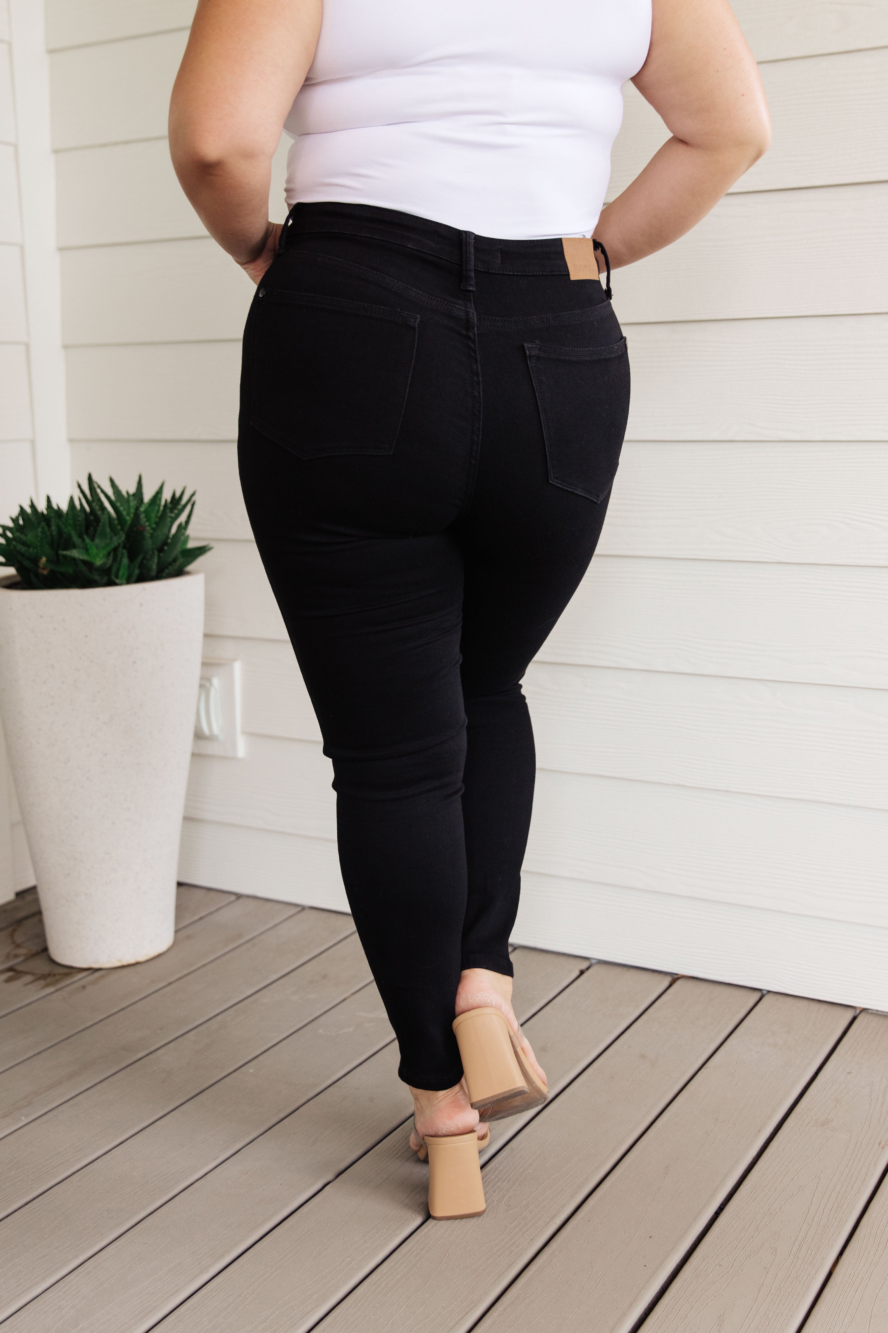 High Rise Tummy Control Classic Skinny Judy Blue Jeans in Black