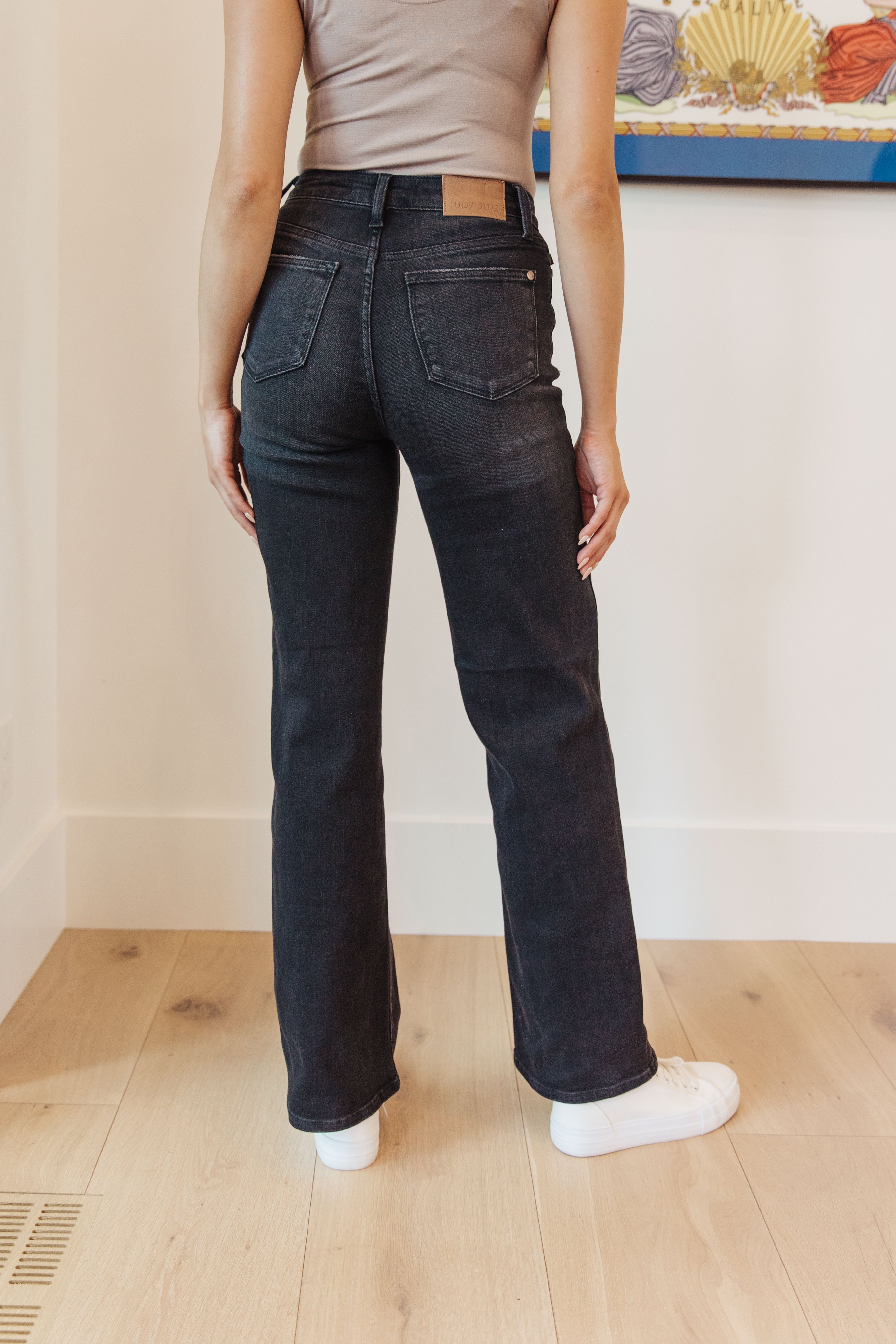 High Rise Classic Straight Judy Blue Jeans in Washed Black