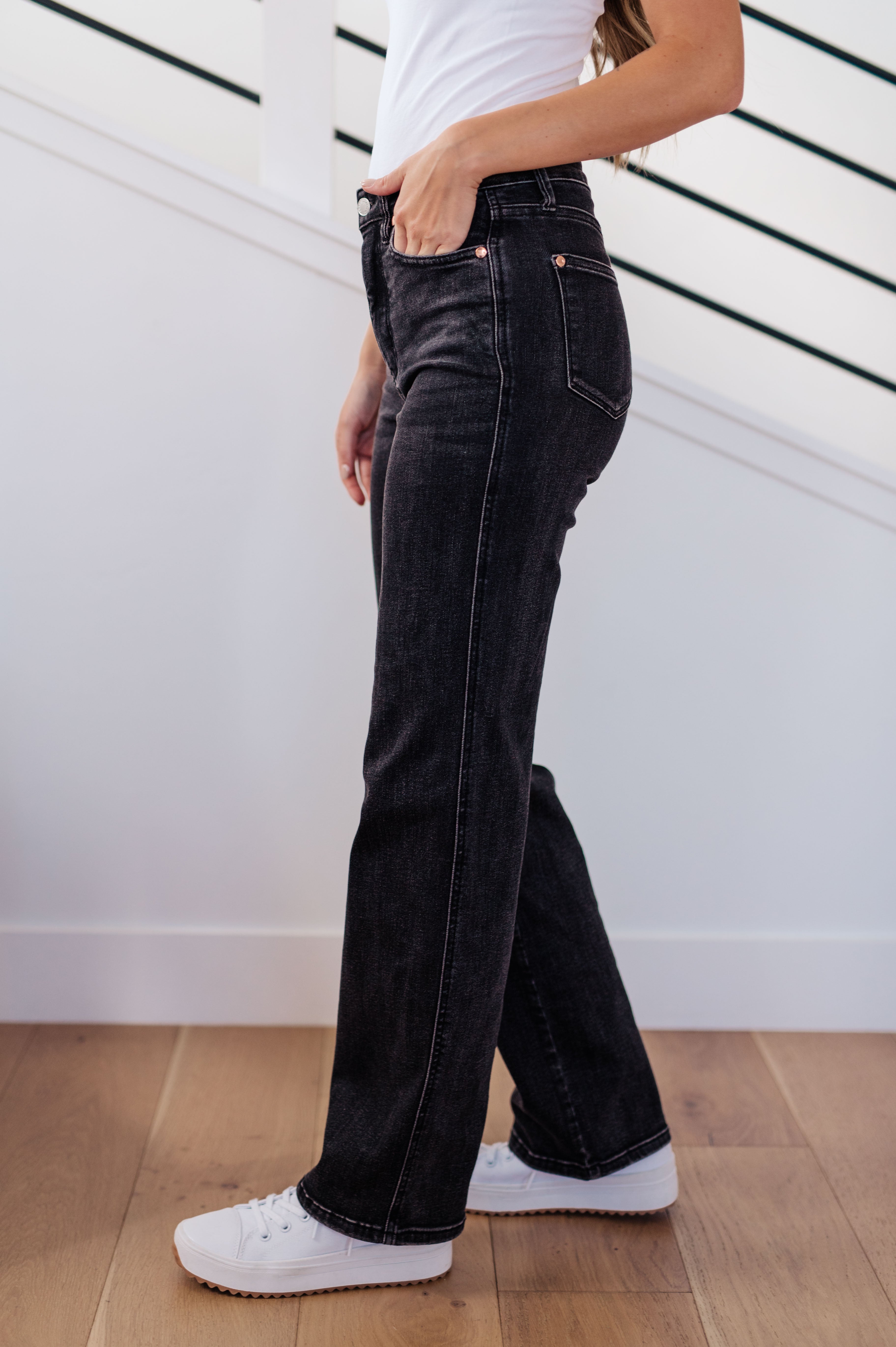High Rise Tummy Control Straight Relaxed Fit Judy Blue Jeans in Washed Black