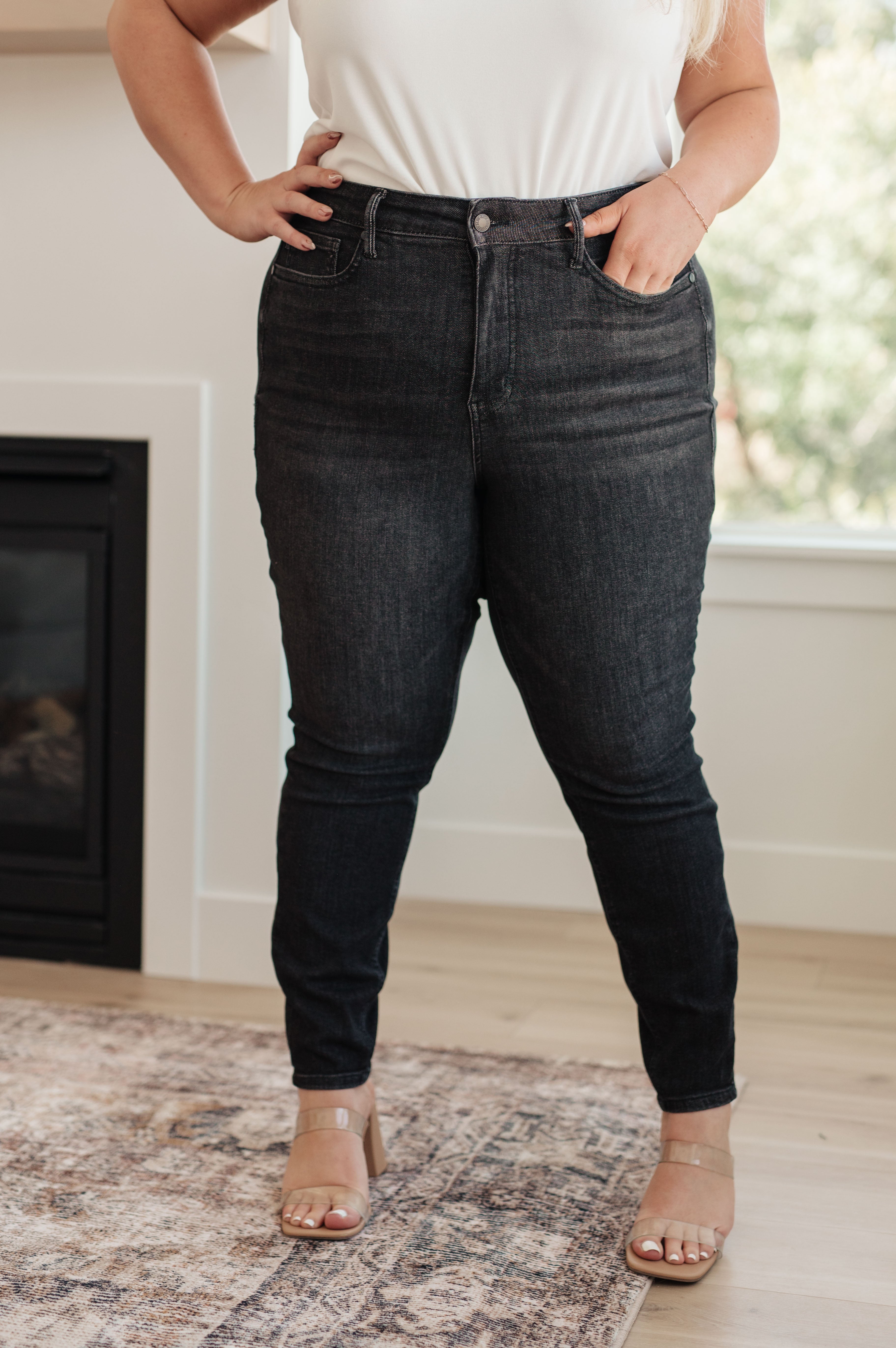 High Rise Tummy Control Skinny Judy Blue Jeans in Washed Black