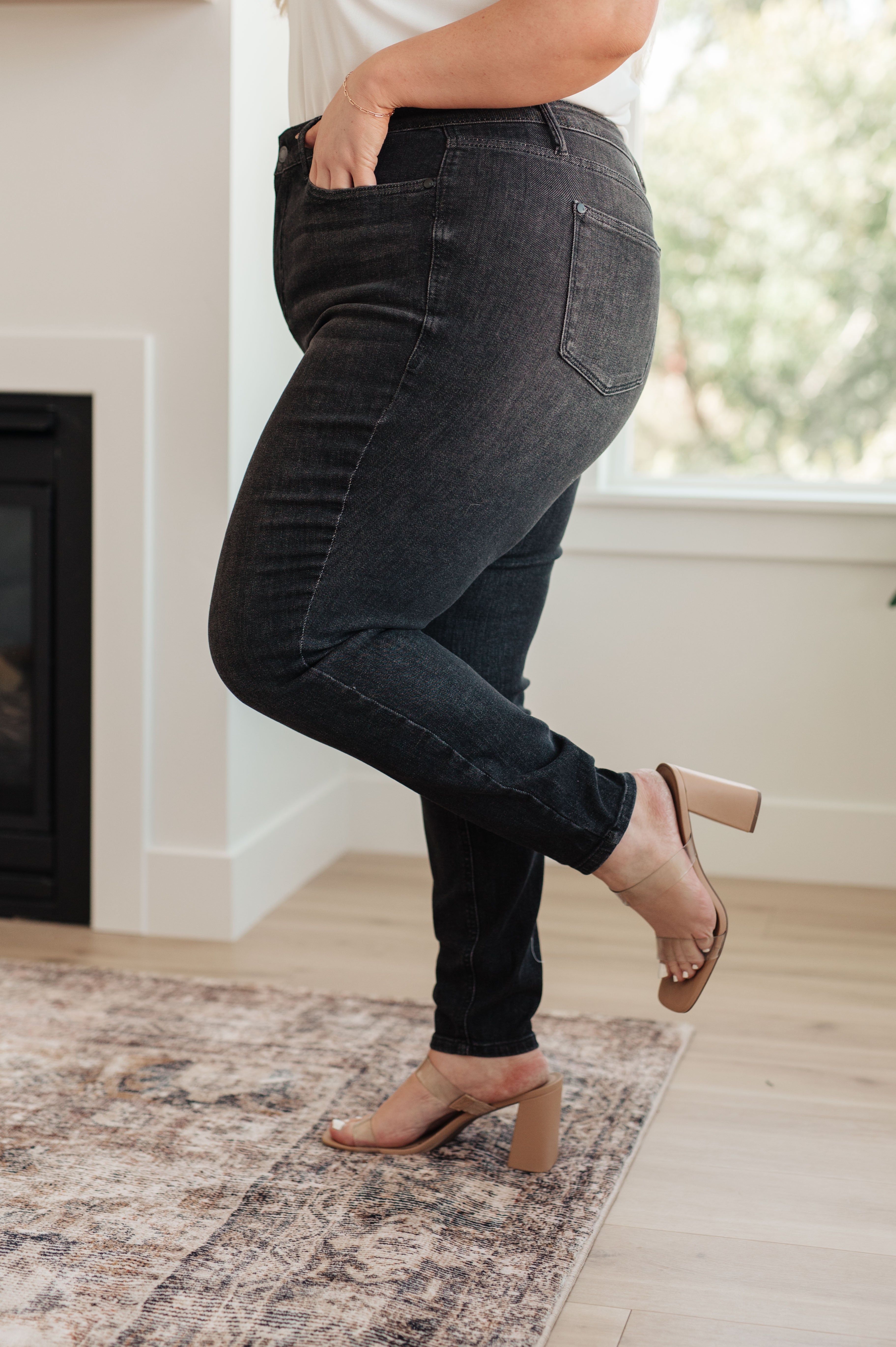 High Rise Tummy Control Skinny Judy Blue Jeans in Washed Black
