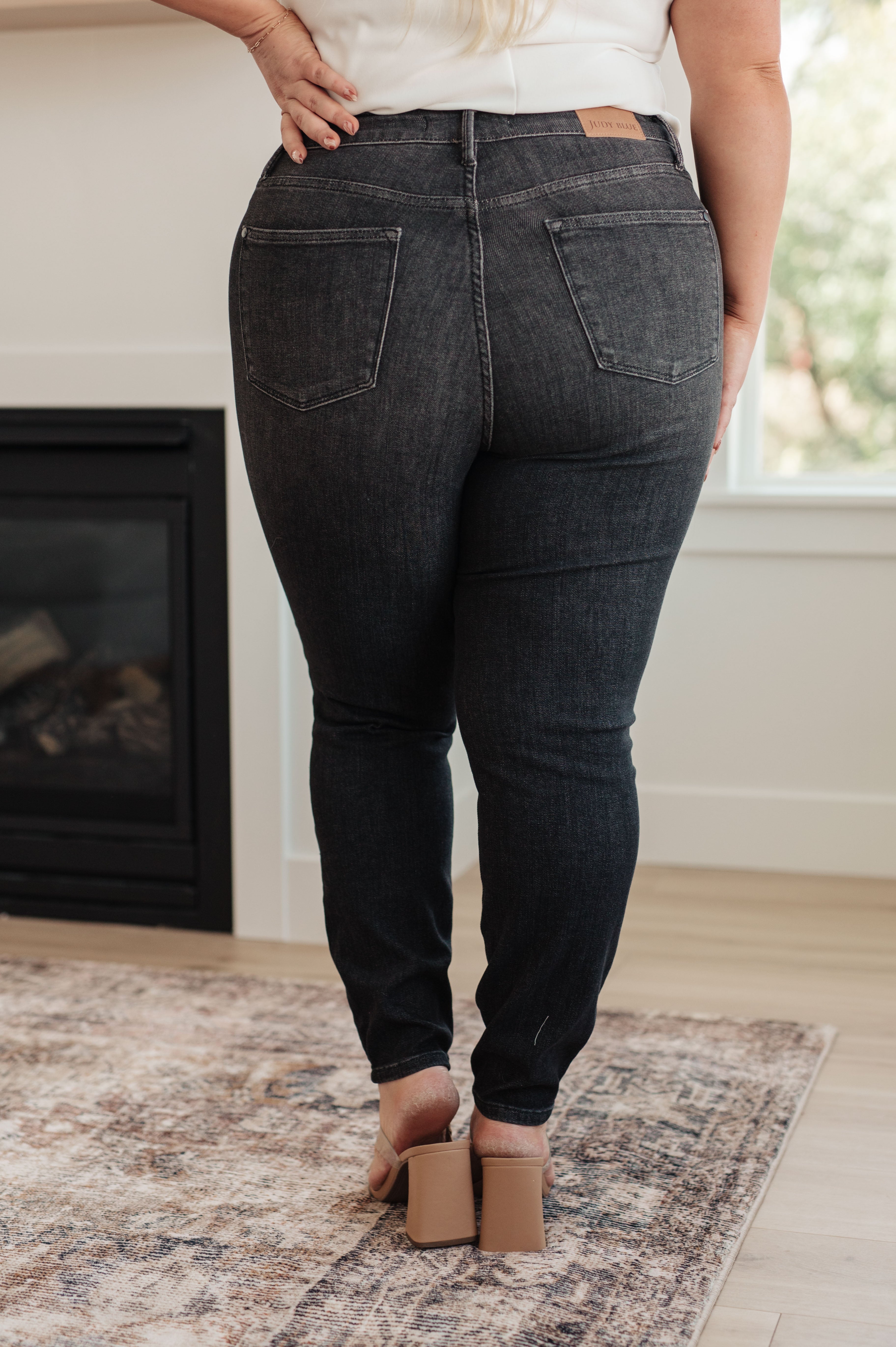 High Rise Tummy Control Skinny Judy Blue Jeans in Washed Black