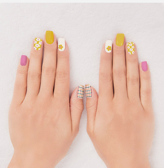 Crisscross Daisies Mani Nail Wrap Kit