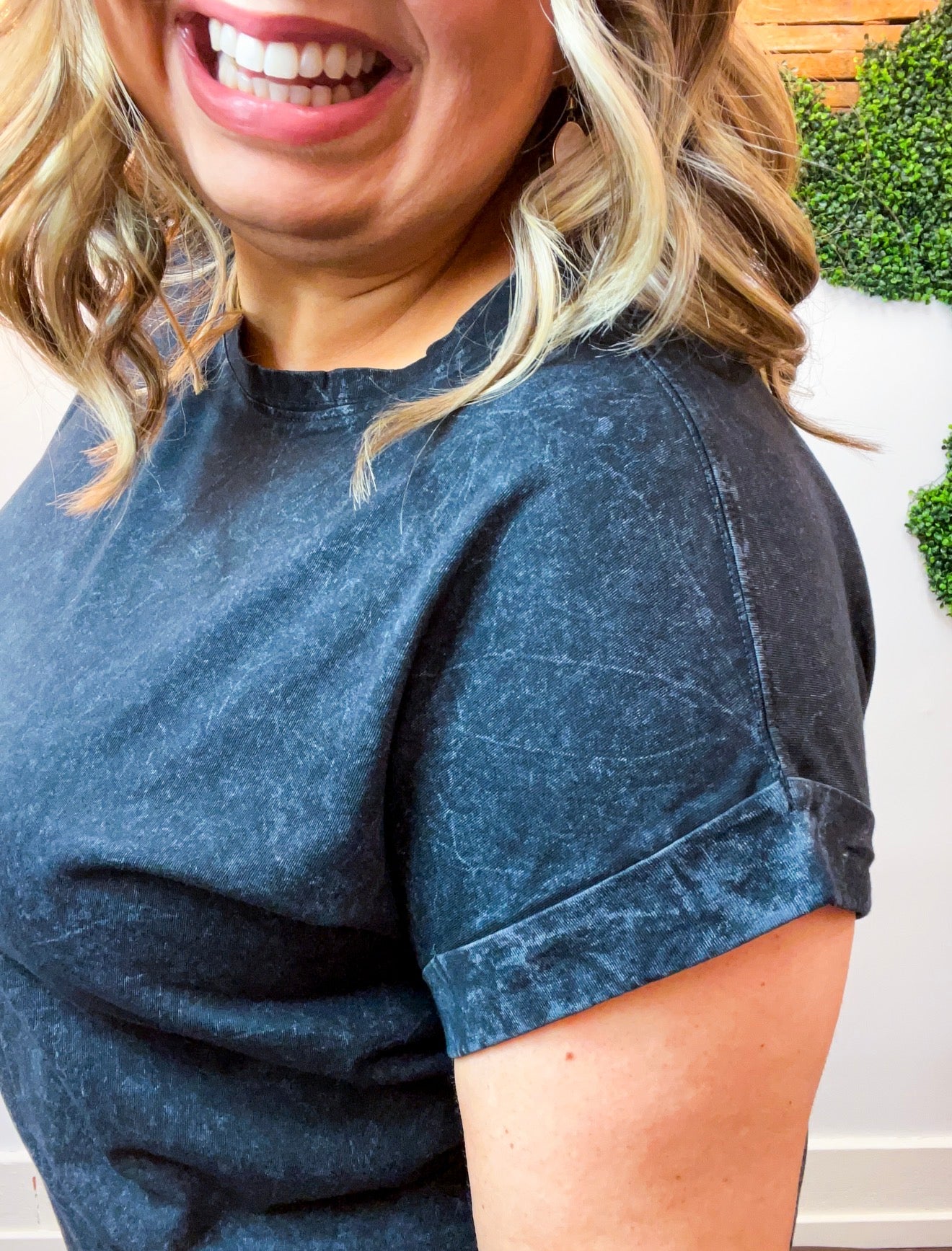 Sunkissed Crinkle Folded Sleeve Tee in Black