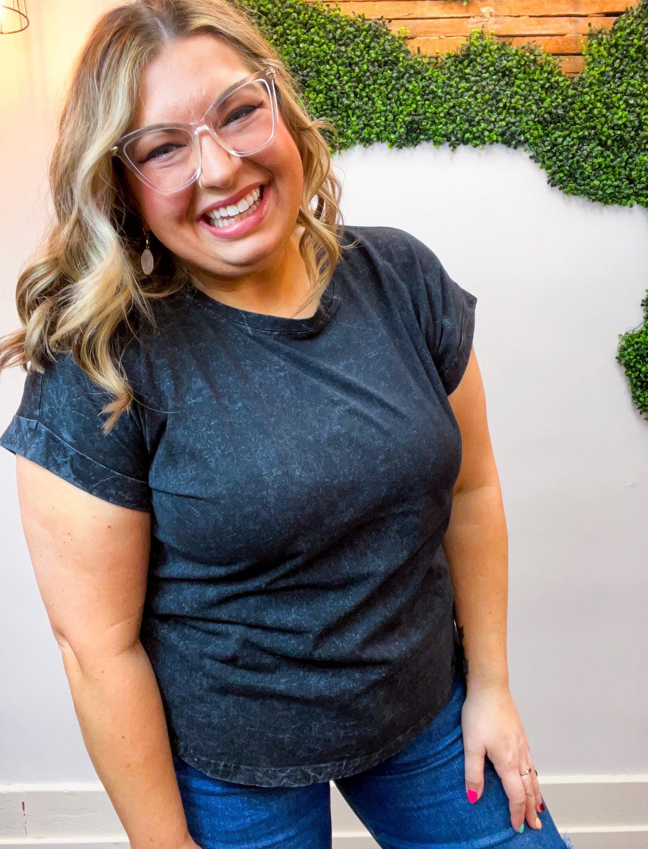 Sunkissed Crinkle Folded Sleeve Tee in Black