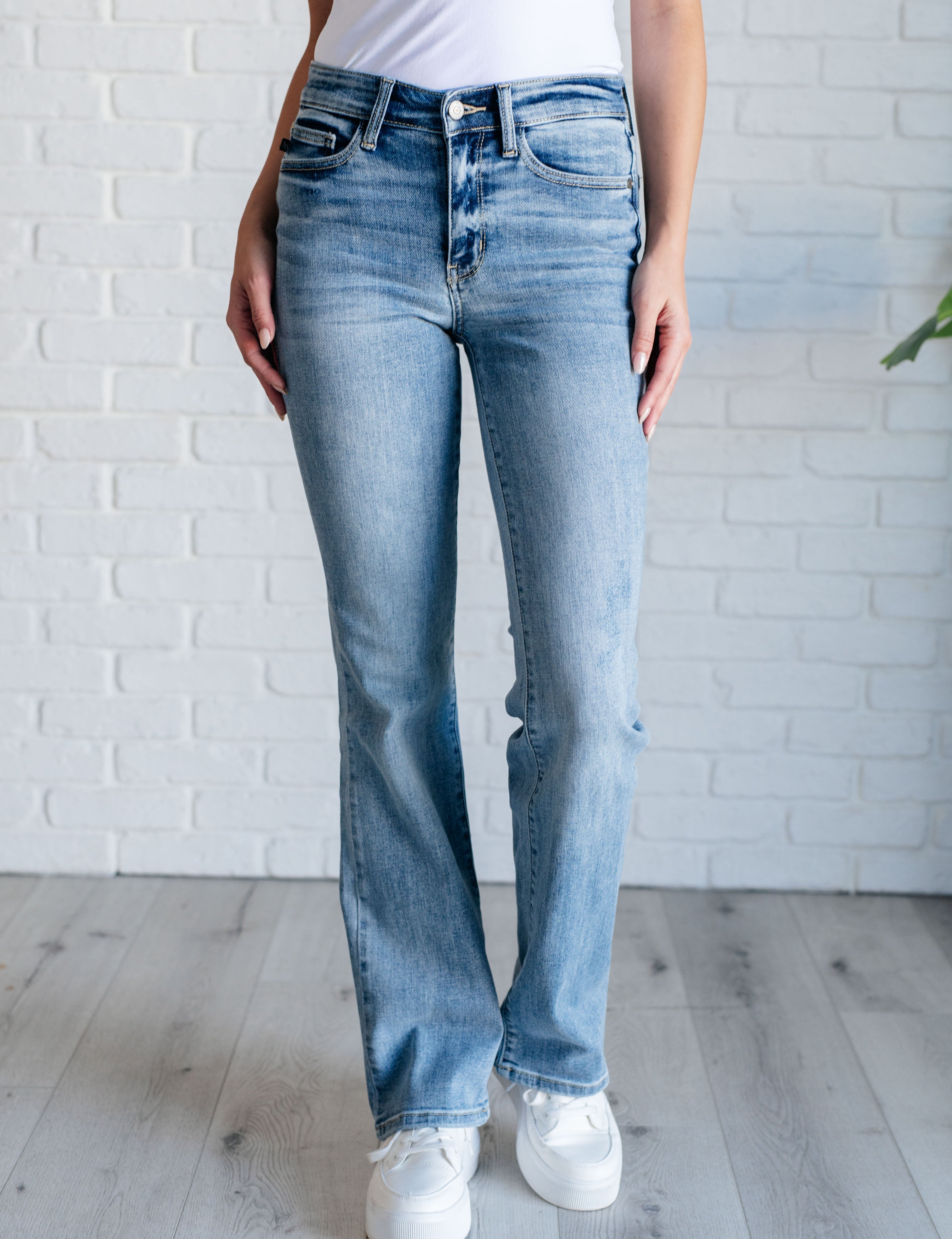 AlanaMidRiseCleanBootcutJeans14.jpg