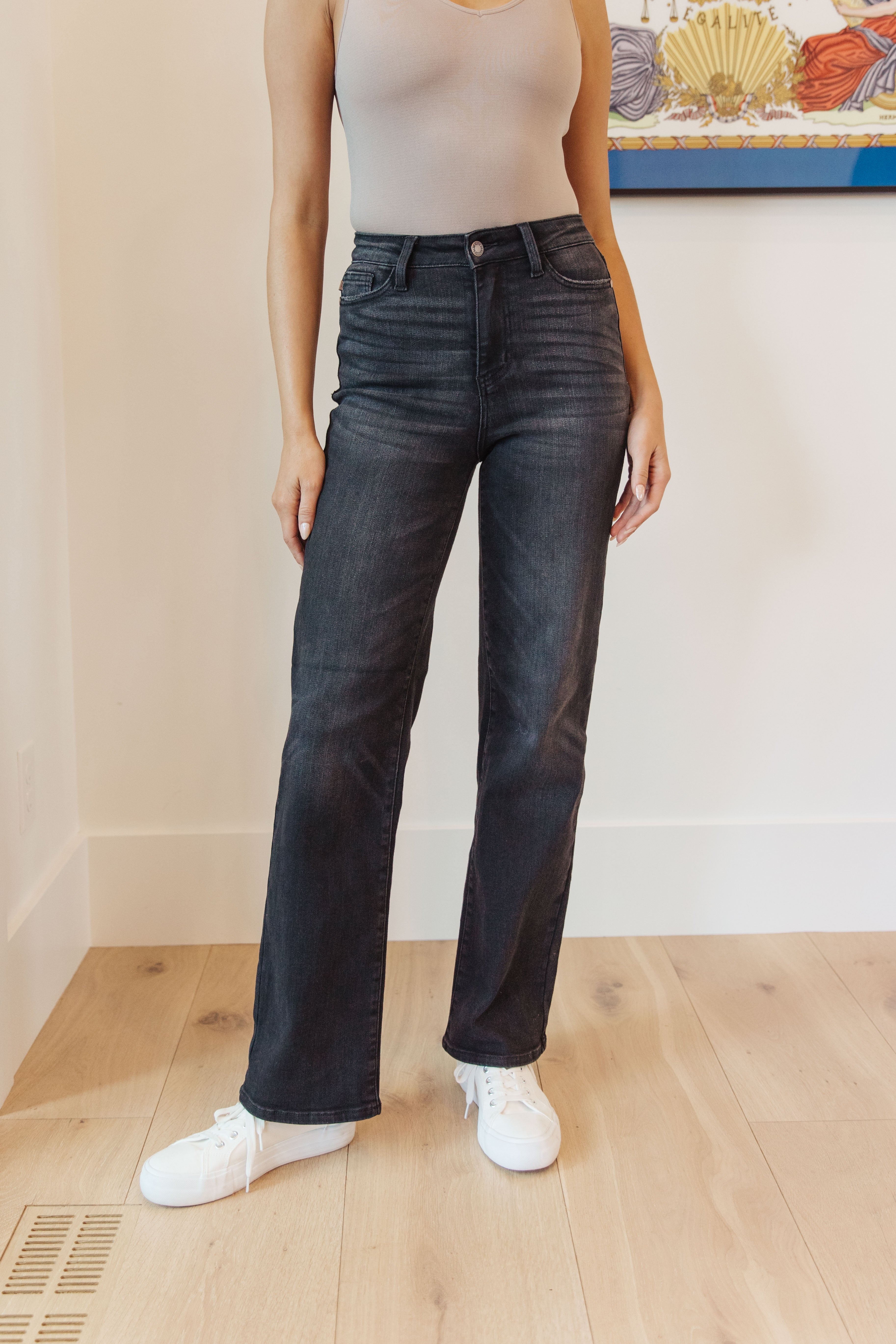 High Rise Classic Straight Judy Blue Jeans in Washed Black