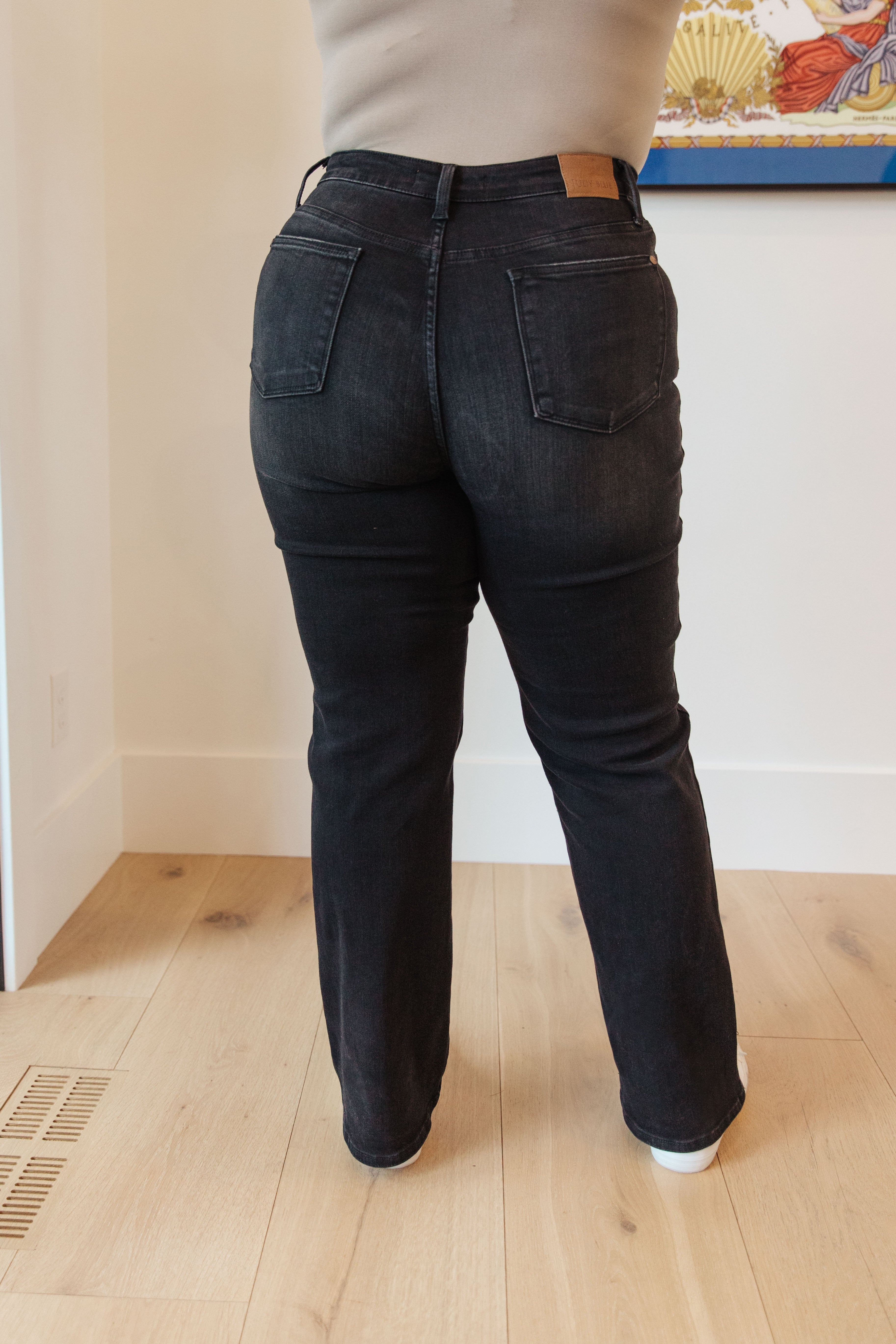 High Rise Classic Straight Judy Blue Jeans in Washed Black