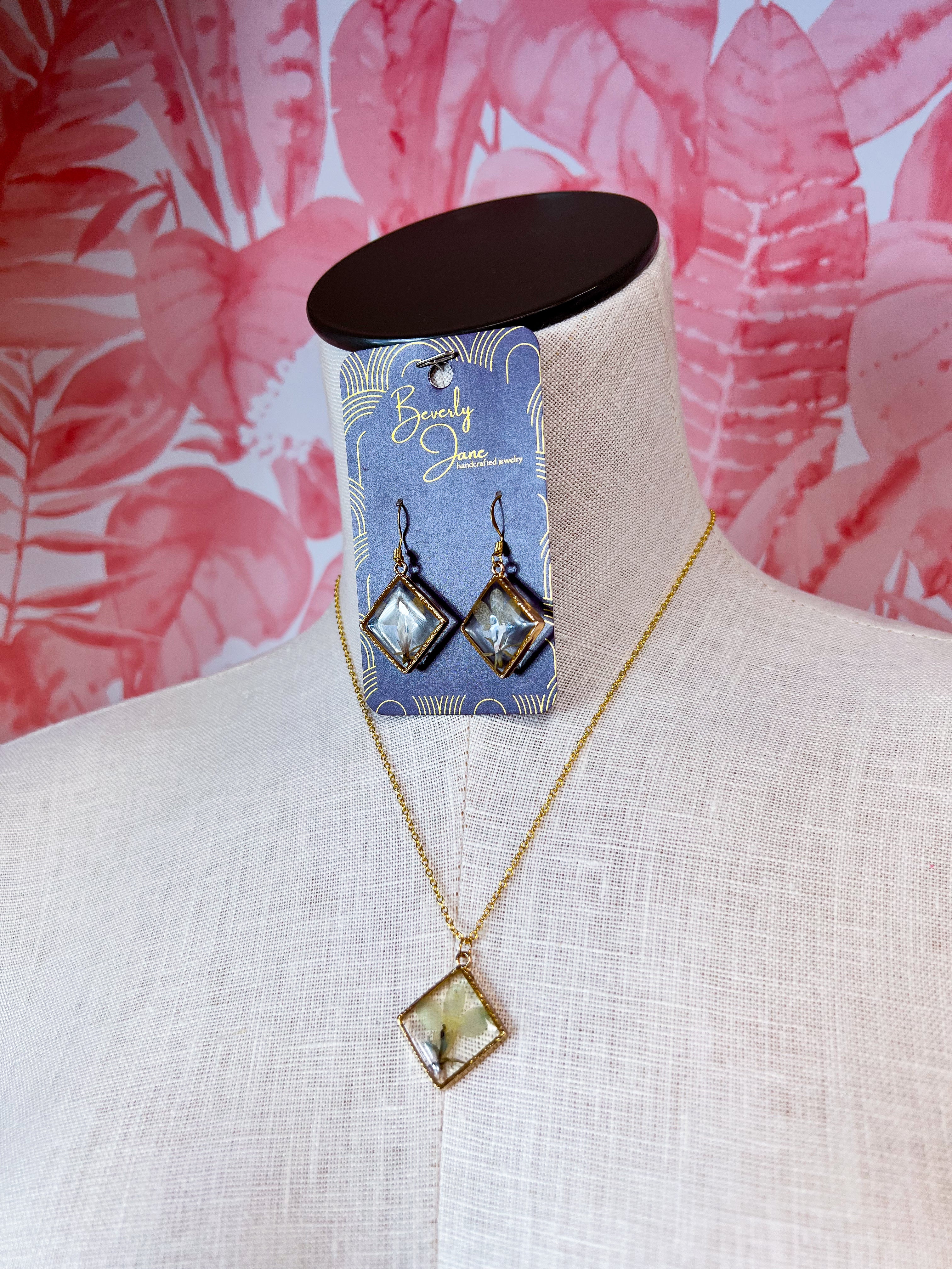 Beverly Jane | Petal Pop Squares Necklace – White Bloom