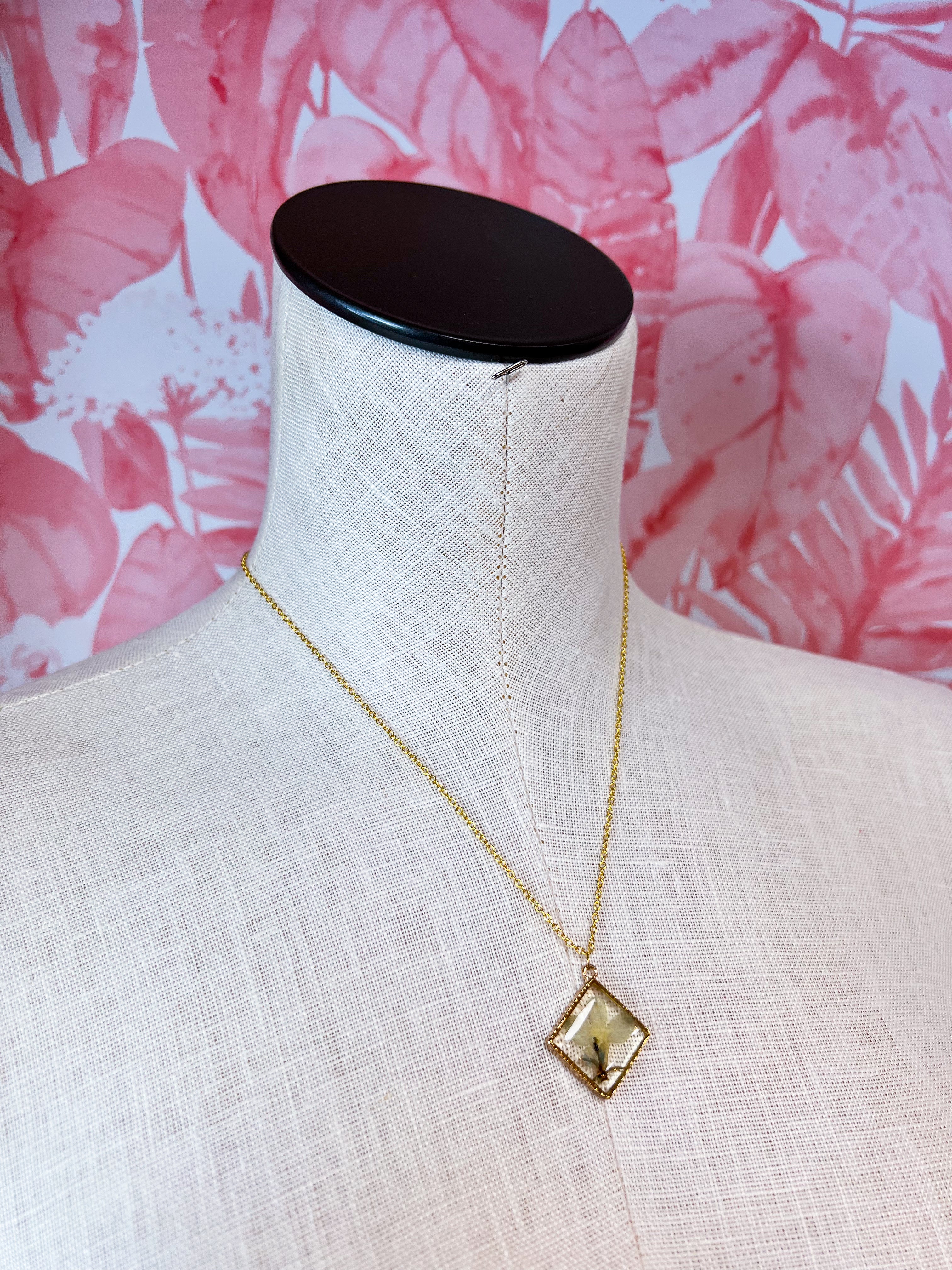 Beverly Jane | Petal Pop Squares Necklace – White Bloom