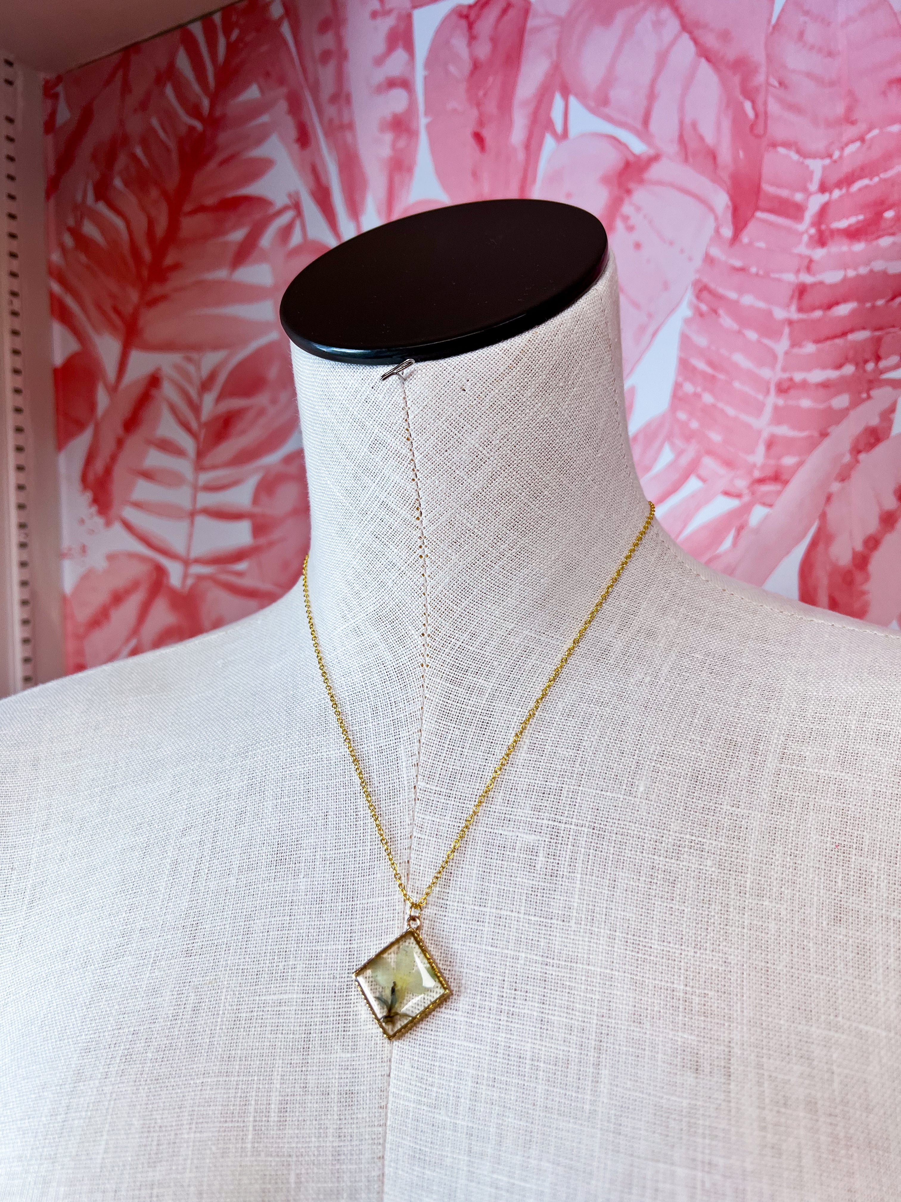 Beverly Jane | Petal Pop Squares Necklace – White Bloom