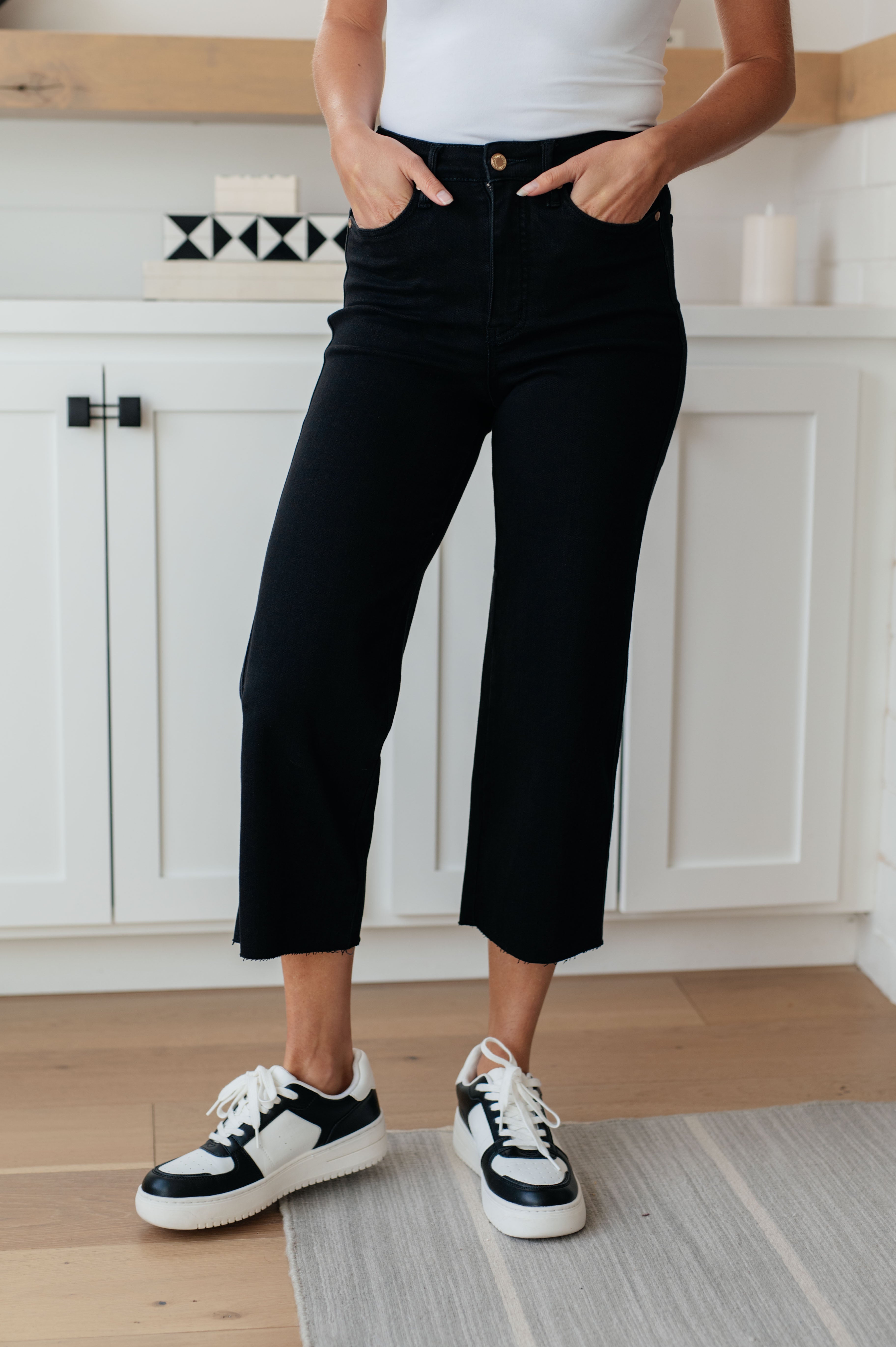 High Rise Tummy Control Wide Leg Crop Judy Blue Jeans in Black