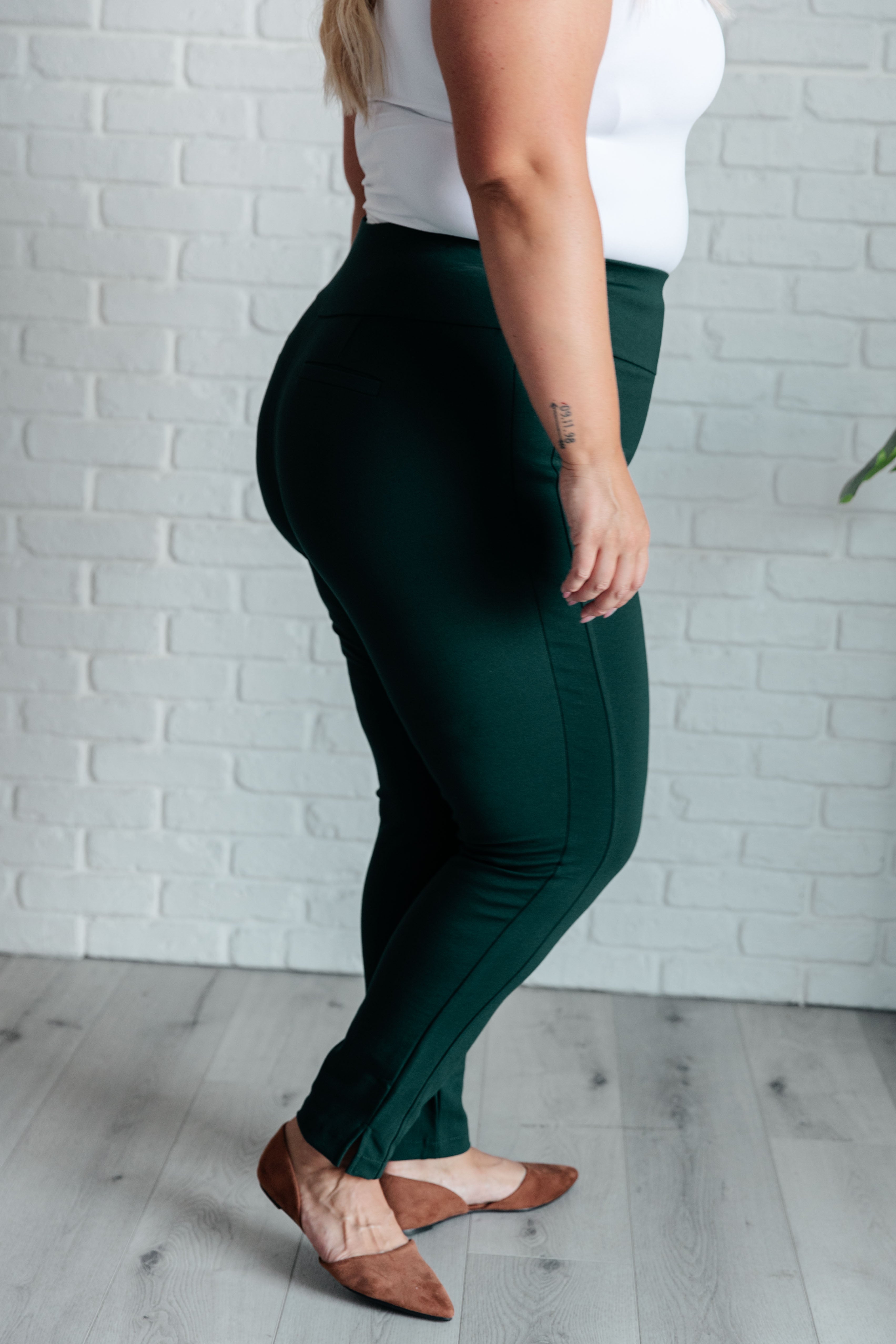 Dear Scarlett Magic Skinny 28" Pants in Hunter Green