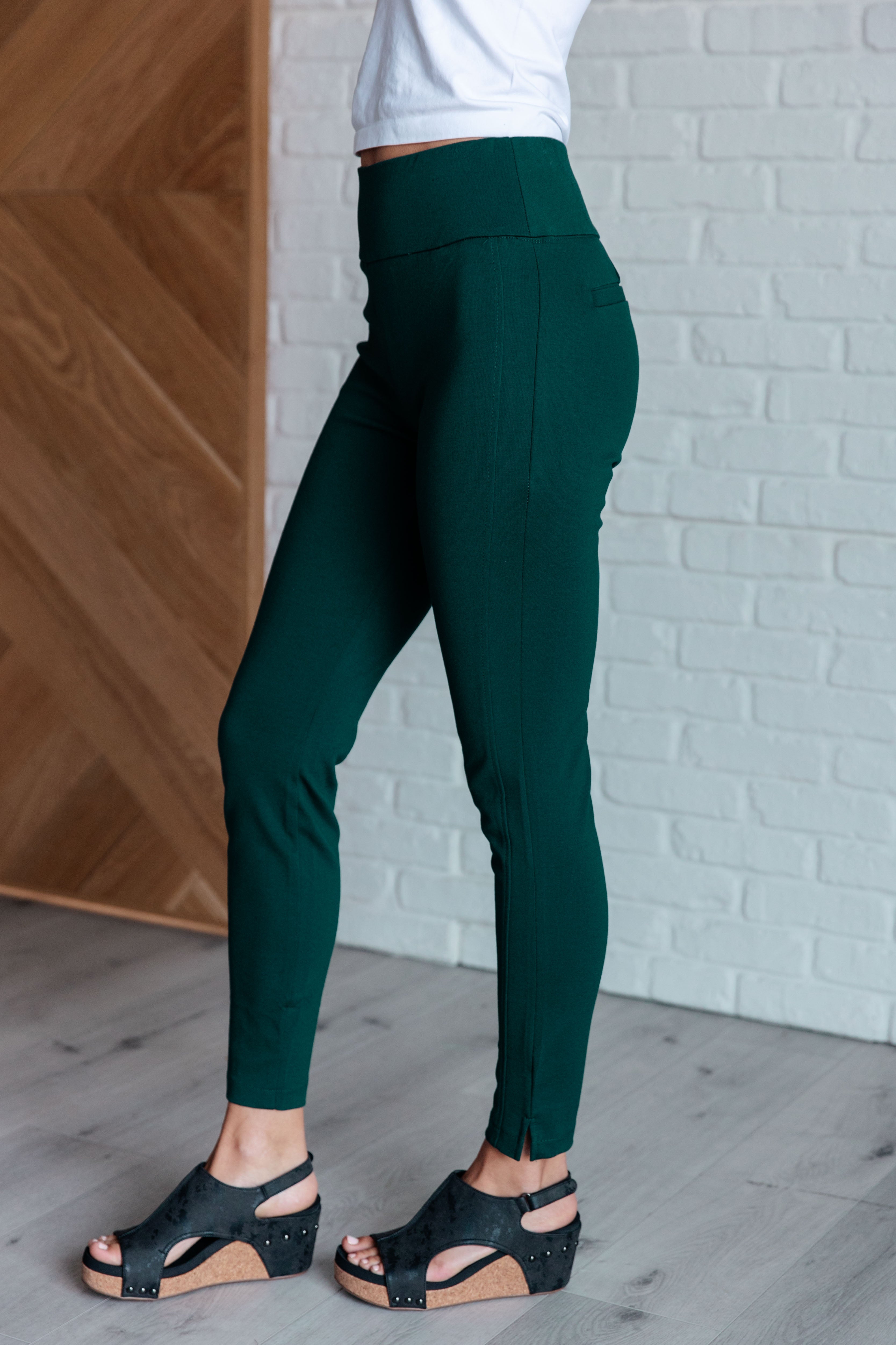 Dear Scarlett Magic Skinny 28" Pants in Hunter Green