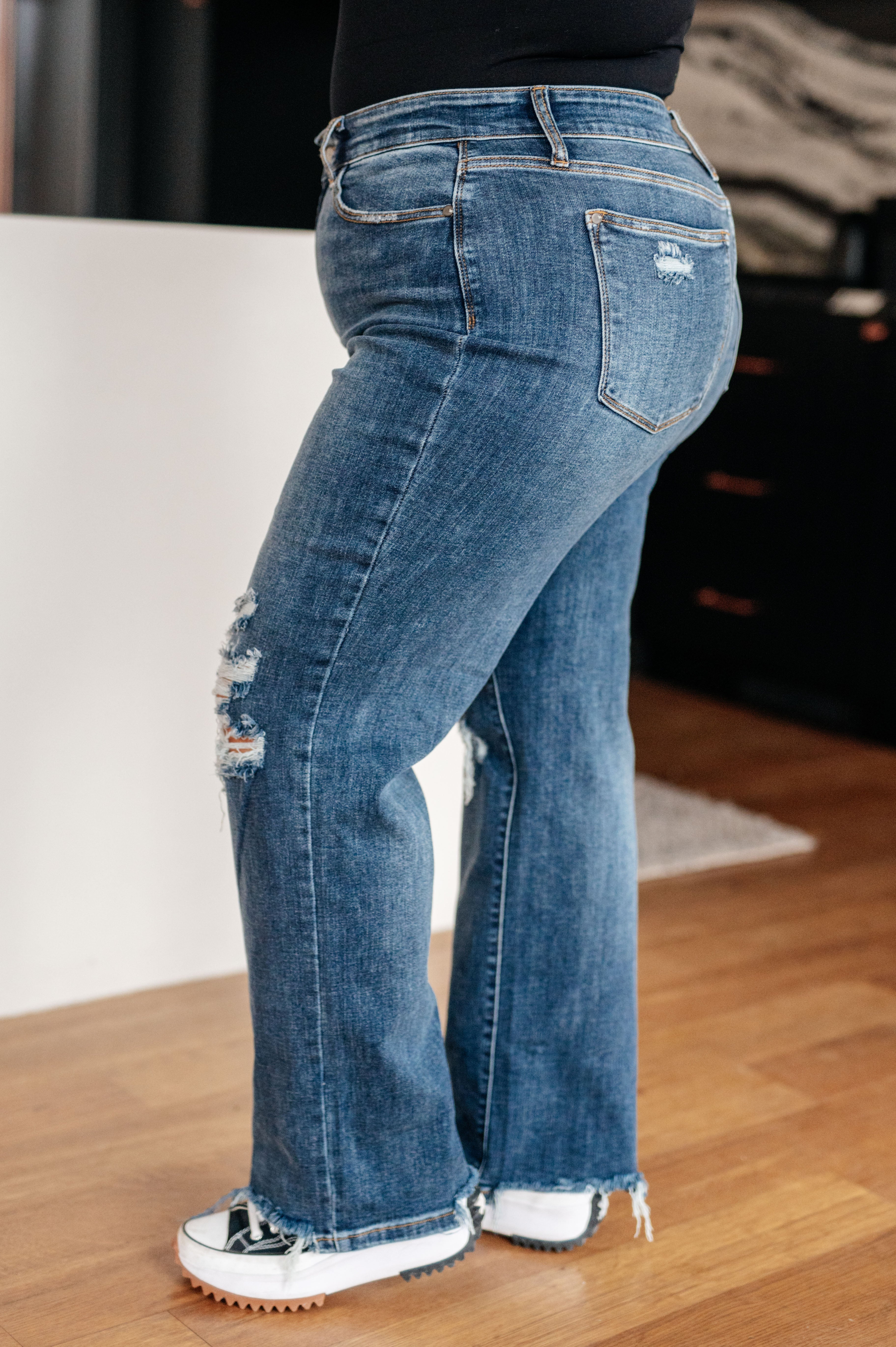 High Rise 90's Straight Judy Blue Jeans in Dark Wash