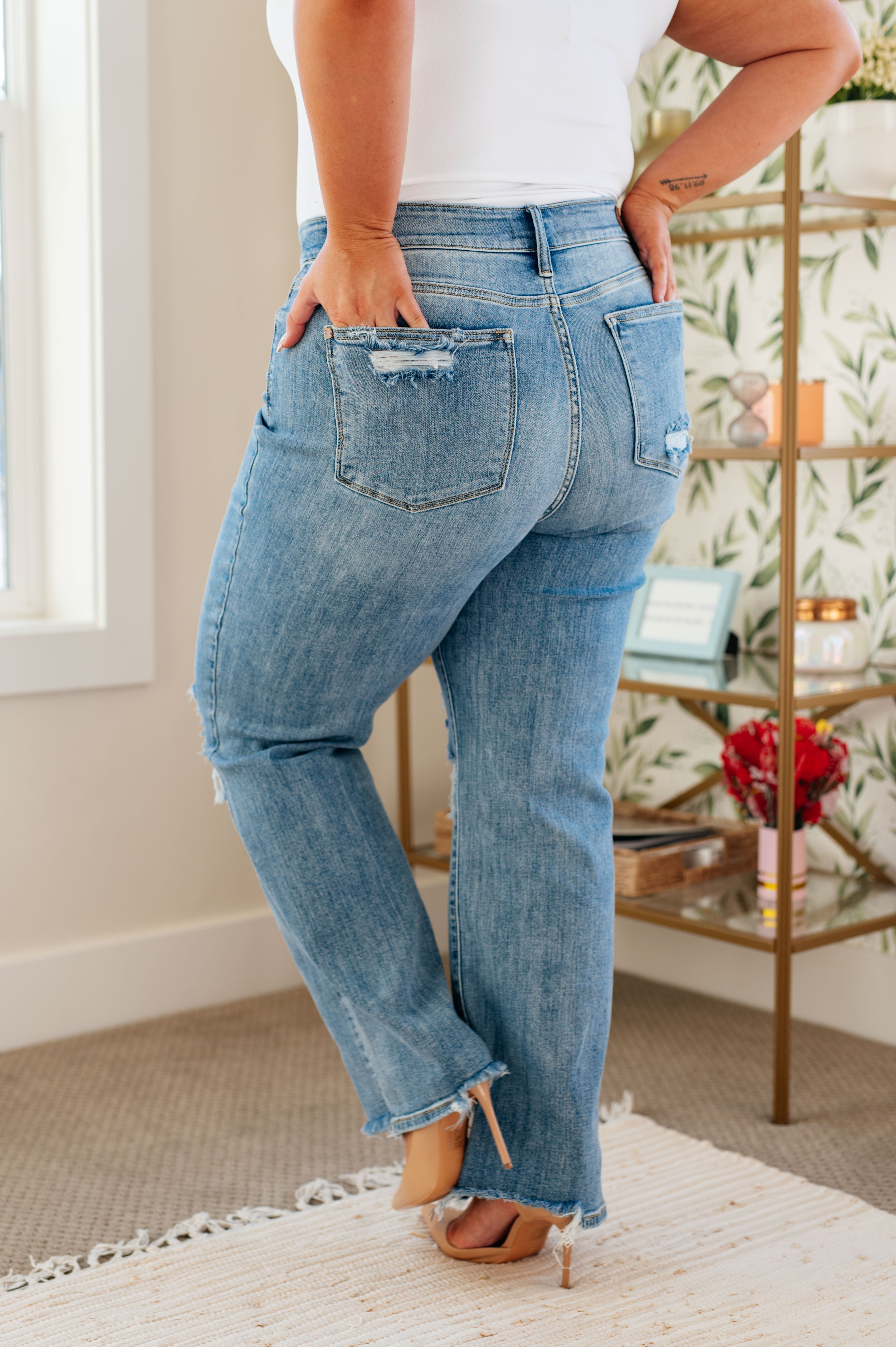 High Rise 90's Straight Judy Blue Jeans in Light Wash