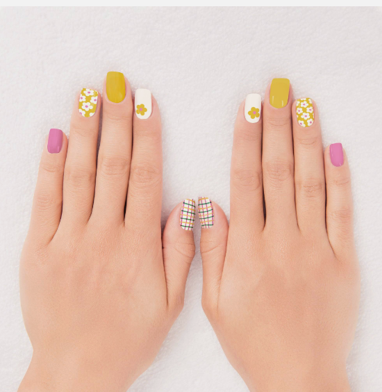 Crisscross Daisies  Mani Nail Wrap Kit