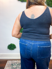 Well Defined Seamless Tank in Black