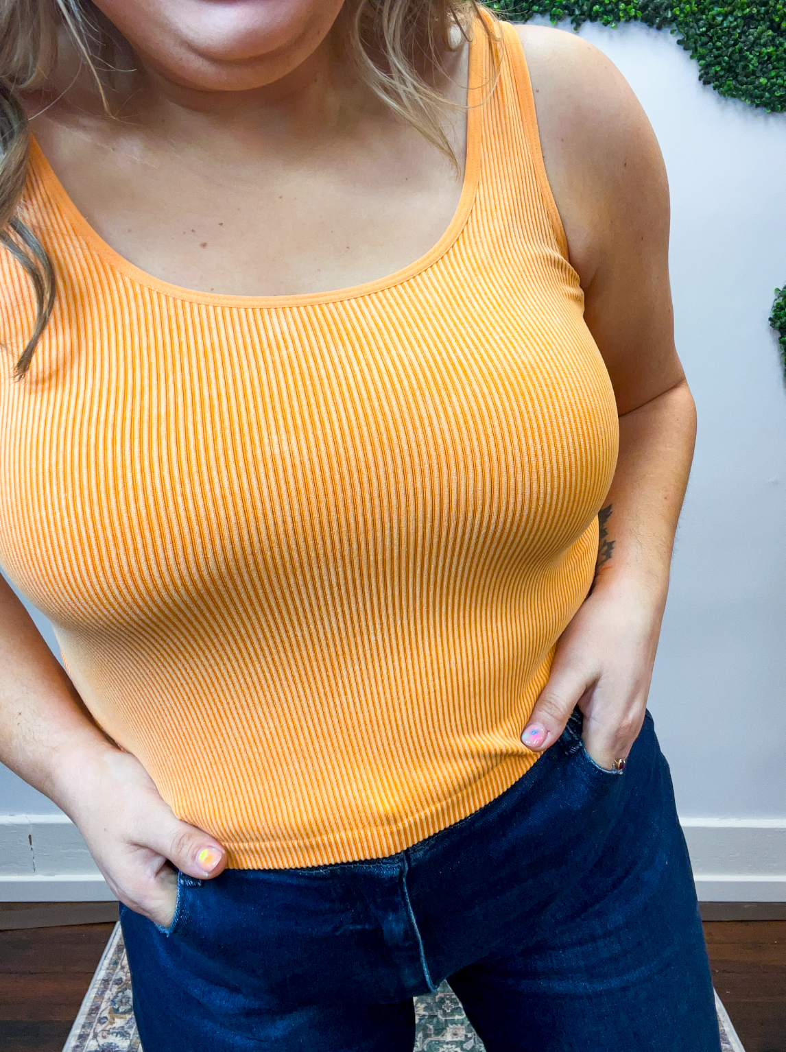 Well Defined Seamless Tank in Orange