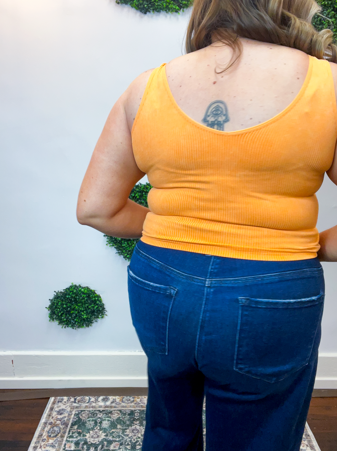 Well Defined Seamless Tank in Orange