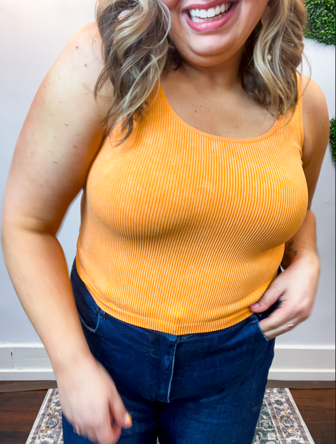 Well Defined Seamless Tank in Orange