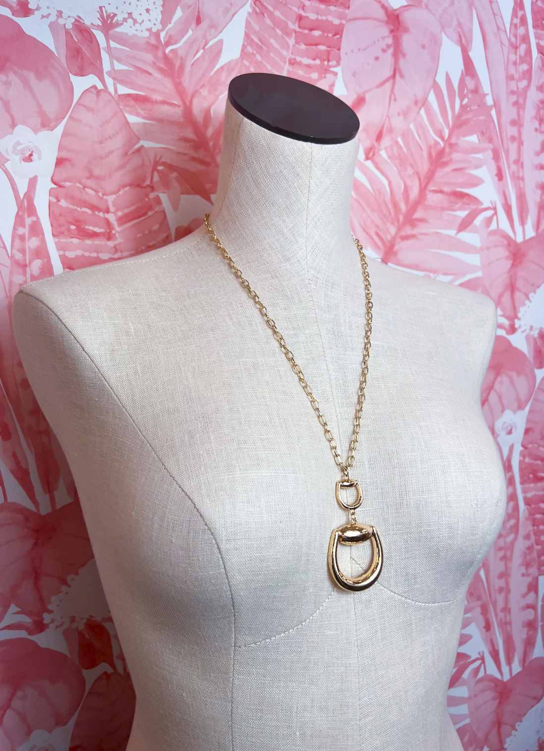 Horsebit Design Metal Pendant Necklace in Gold *Final Sale*