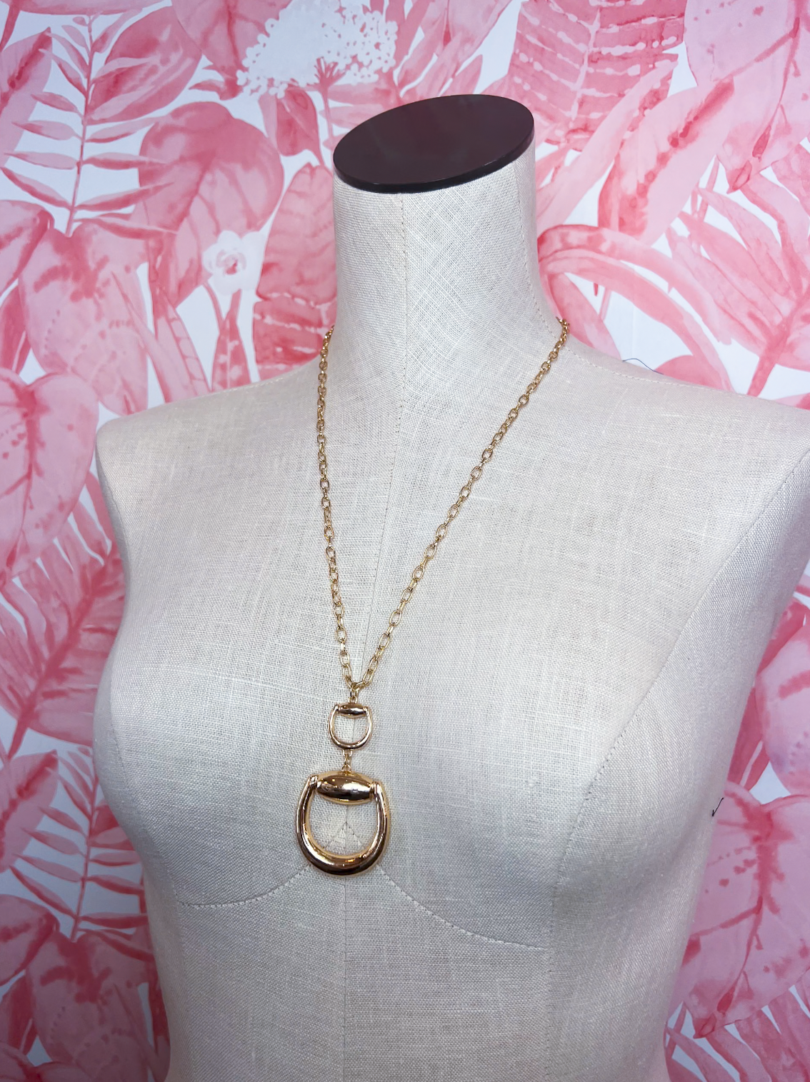 Horsebit Design Metal Pendant Necklace in Gold *Final Sale*