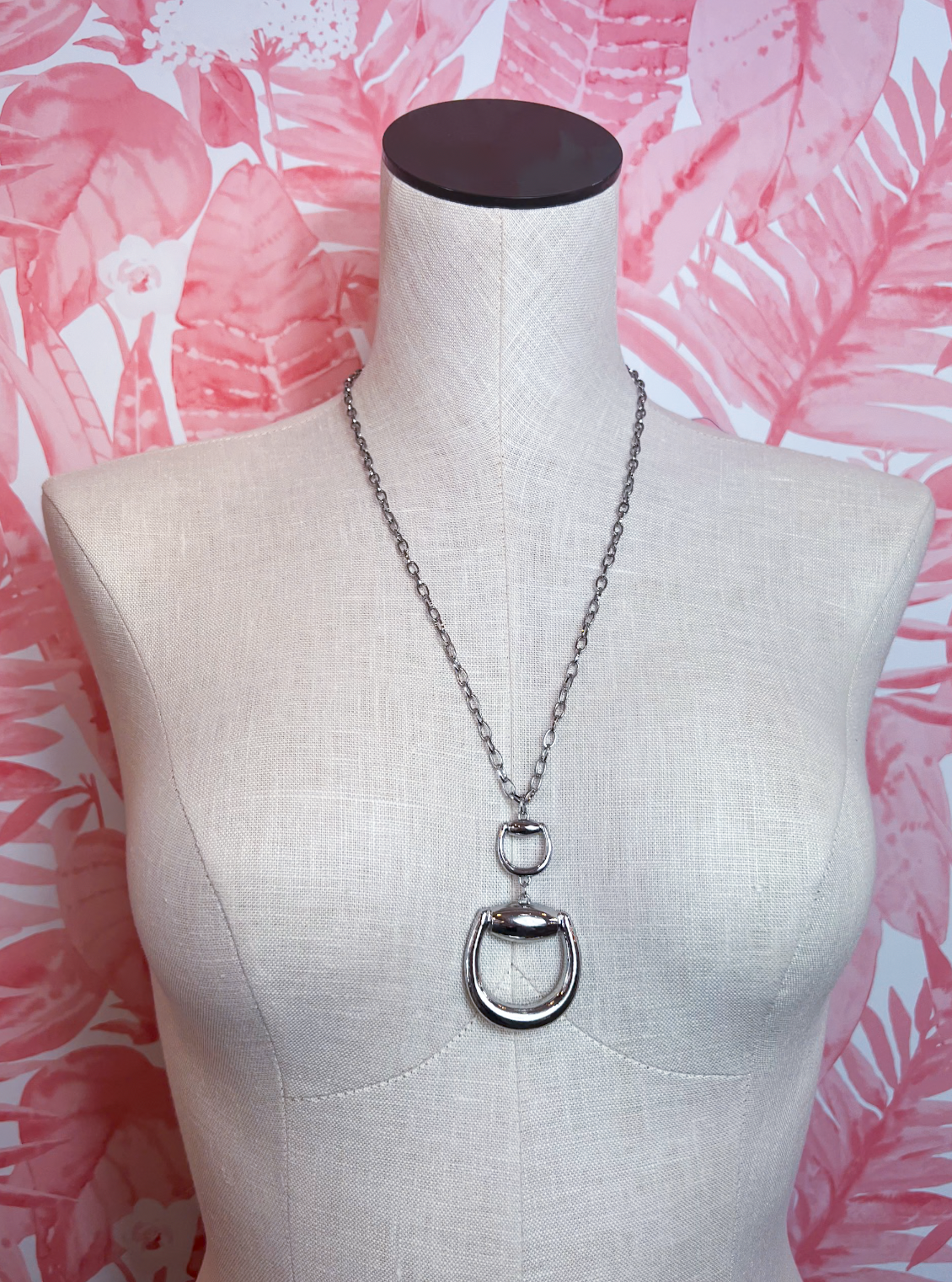 Horsebit Design Metal Pendant Necklace in Silver *Final Sale*