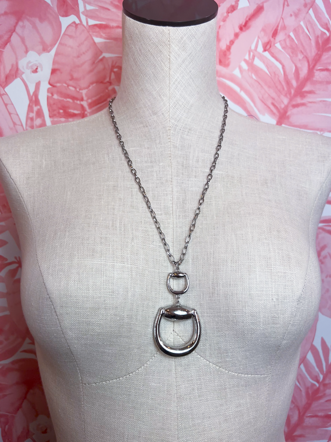 Horsebit Design Metal Pendant Necklace in Silver *Final Sale*
