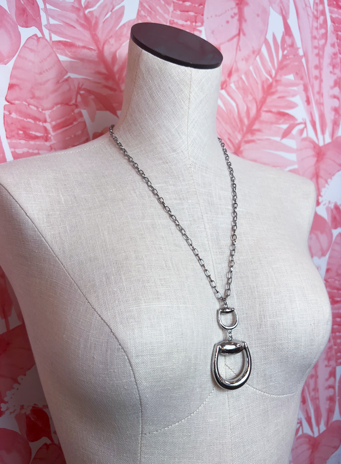 Horsebit Design Metal Pendant Necklace in Silver *Final Sale*