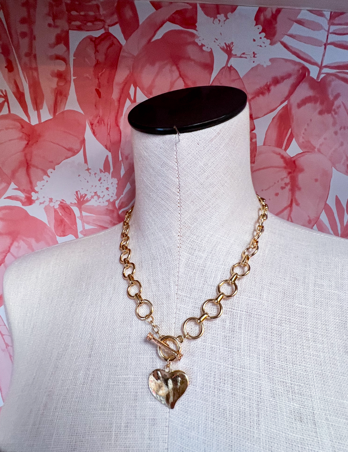 Notable Hammered Heart Front Toggle Necklace - Gold *Final Sale*