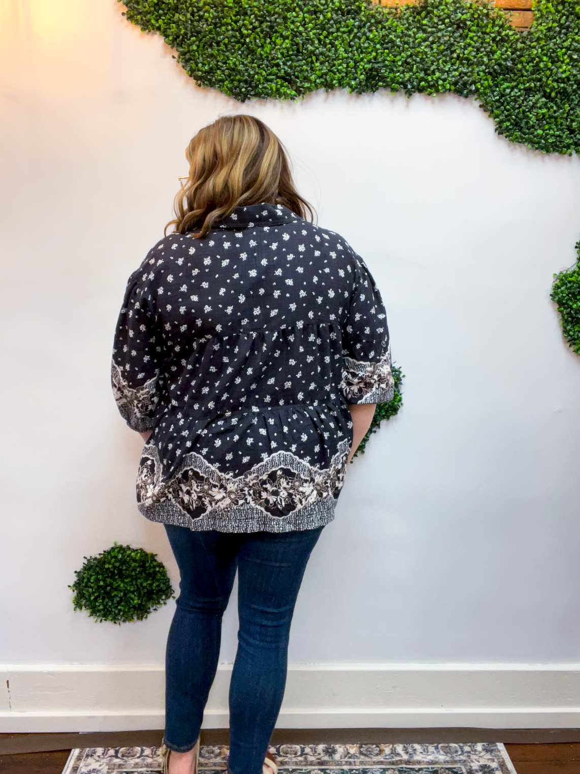 Easel | Midnight Meadow Button Down Top