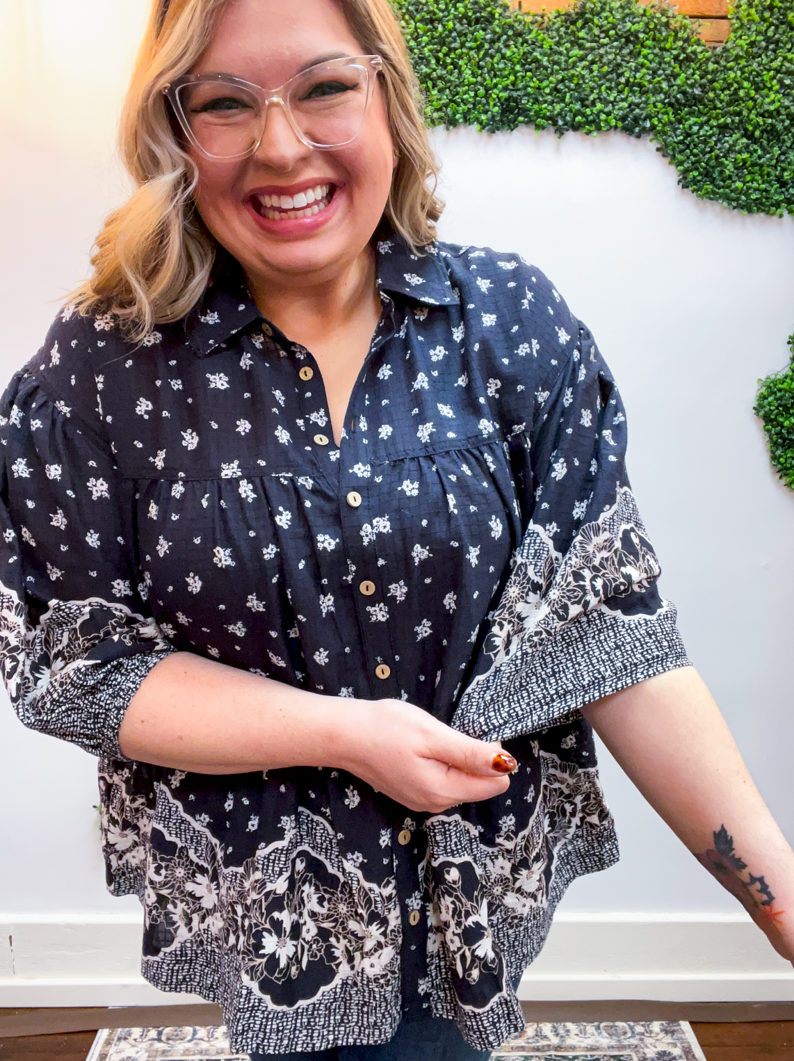 Easel | Midnight Meadow Button Down Top