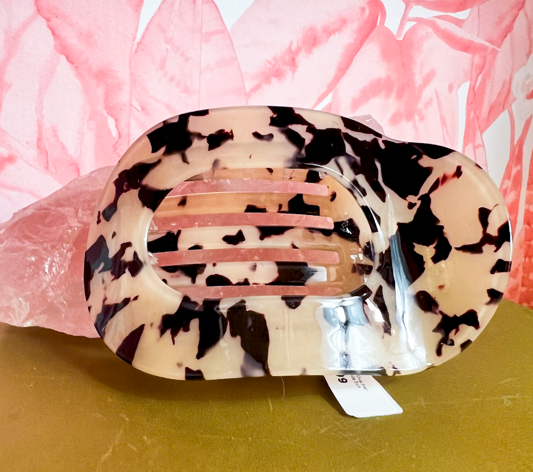 Jumbo Lay Flat Oval Hair Claw Clip