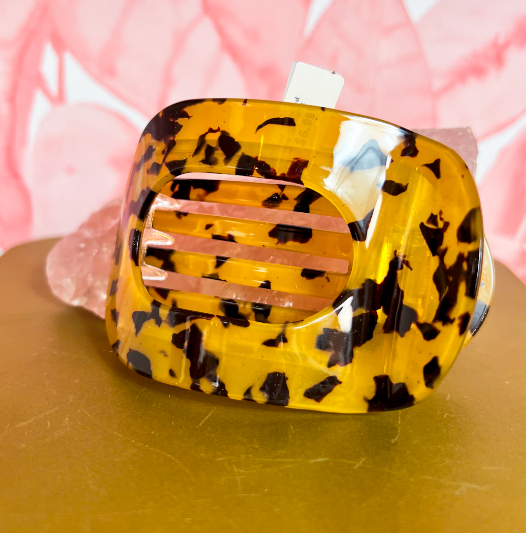 Jumbo Lay Flat Oval Hair Claw Clip