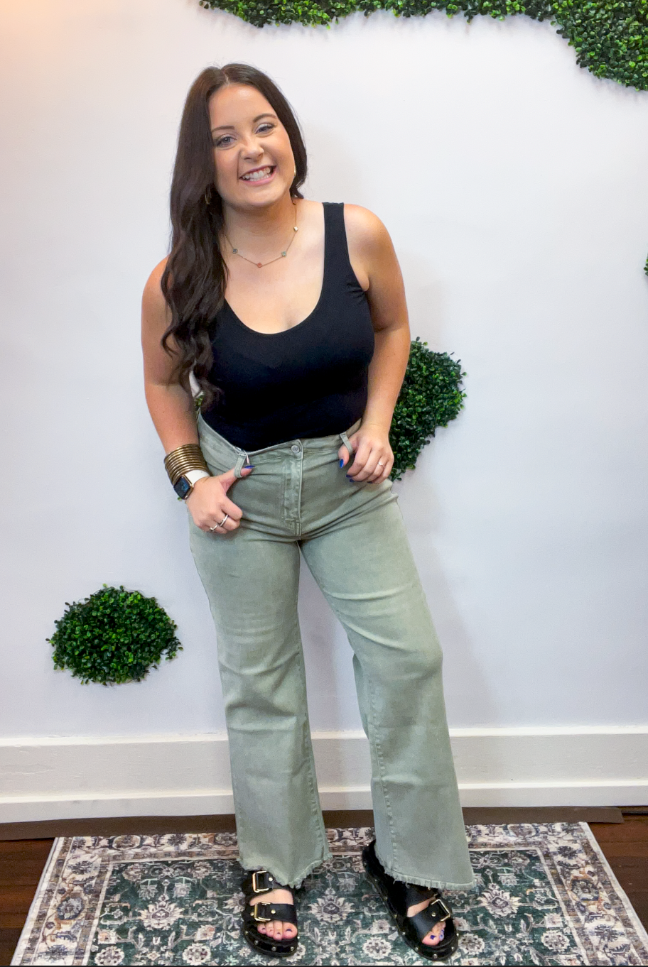 Frayed Edge Wide Leg Cropped Jeans in Olive