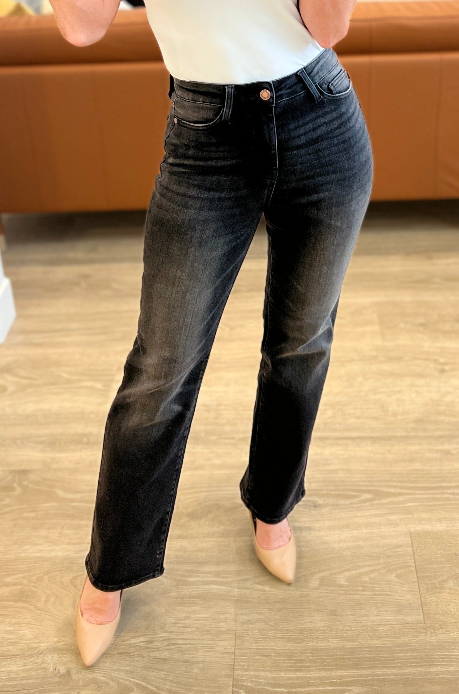 High Rise Classic Straight Judy Blue Jeans in Washed Black