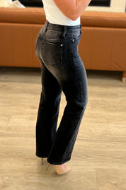 High Rise Classic Straight Judy Blue Jeans in Washed Black