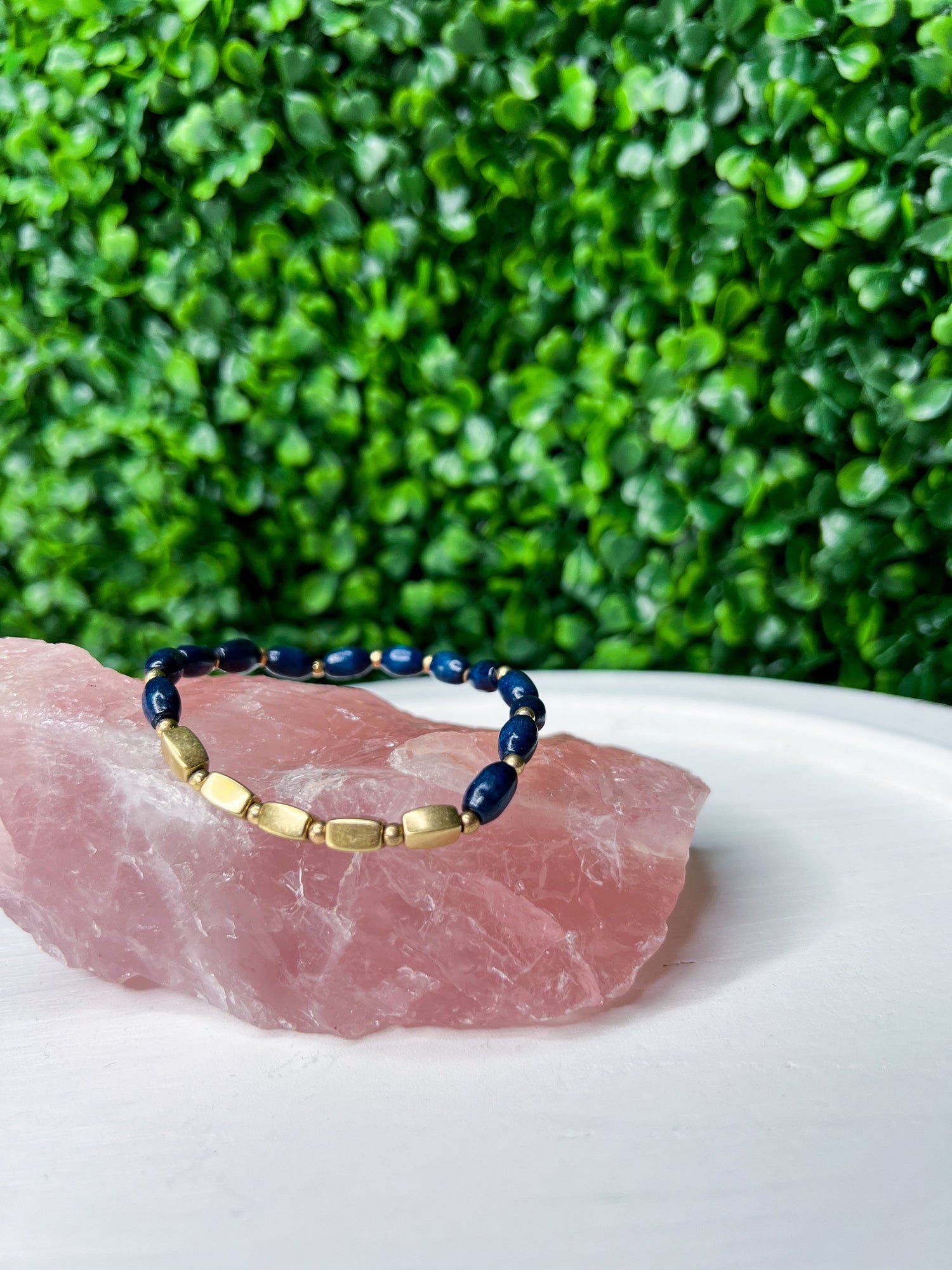 Wood Bead &amp; Gold Stretch Bracelet - Navy *FINAL SALE*